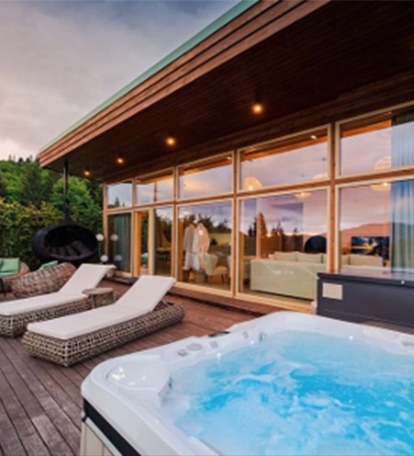1-Teras%C4%83-cu-jacuzzi-%C3%AEn-camer%C4%83-la-munte%E2%80%93cazare-pentru-cupluri-la-Eden-Hill-Retreat-%26-Spa-On-Top-Villa